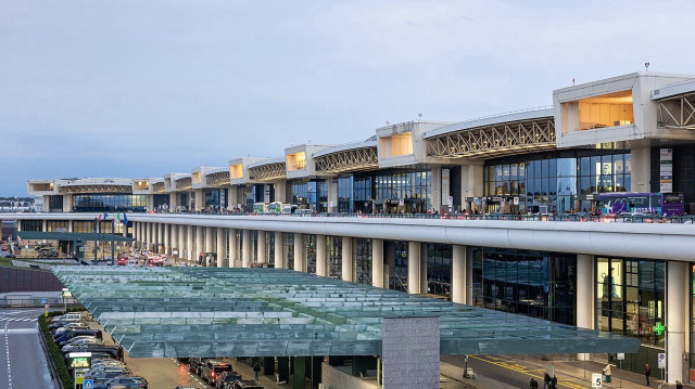 Malpensa Havalimanı'ndaki bir yolcunun eylemleri sonucu diğer yolcular paniğe kapıldı
