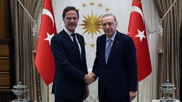 Turkish President Recep Tayyip Erdogan (R) and NATO Secretary General  Mark Rutte (L)