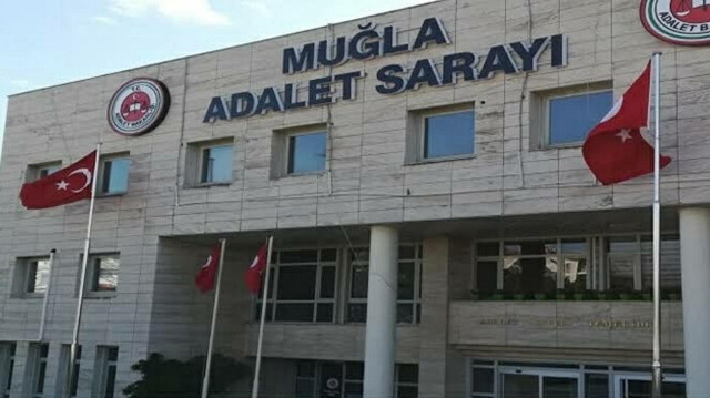 Menteşe, Marmaris, Köyceğiz ve Datça ilçelerinde yaşayan 49 kişi, İstanbul'da bulunan ünlü bir motosiklet markasından düşük fiyatlarla motosiklet alabilecekleri vaadiyle dolandırıldı.