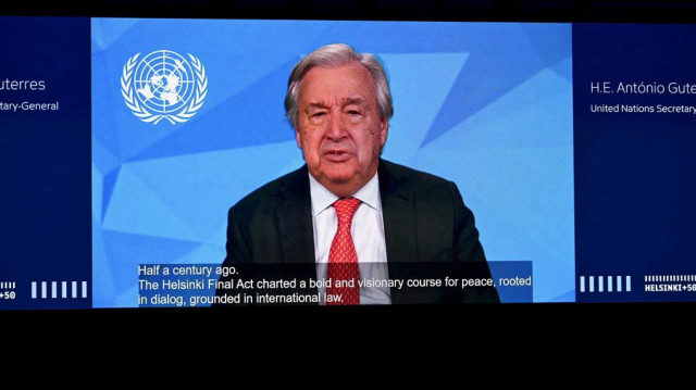Le secrétaire général des Nations unies, Antonio Guterres, s'adresse au public par le biais d'un message vidéo lors de l'ouverture de la conférence Helsinki +50, qui marque le 50e anniversaire de l'Acte final d'Helsinki, à Helsinki, en Finlande, le 31 juillet 2025.