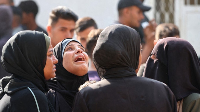  Une Palestinienne pleure ses proches, tués lors de frappes israéliennes, avant leurs funérailles à l'hôpital Al-Shifa de Gaza, le 21 août 2025.