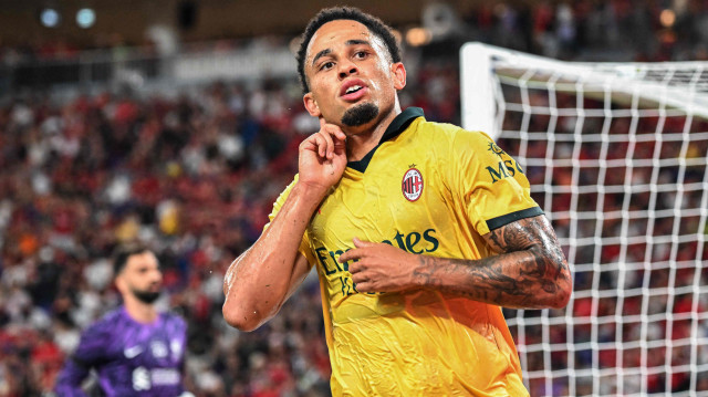 Leeds United, bu transfer için toplam 21 milyon avro ödeyecek.