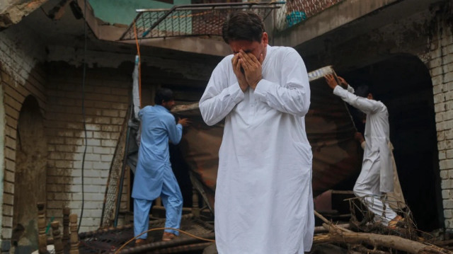 حکام کے مطابق ملک بھر میں مون سون کے دوران ہلاکتوں کی تعداد اب 688 تک پہنچ گئی ہے۔
