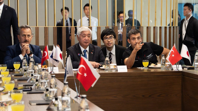 Gen Nakatani s’est rendu au centre national de technologie Özdemir Bayraktar, où il a rencontré les dirigeants de Baykar, fleuron de l’industrie turque des drones.