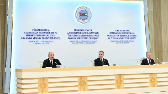 Лидеры Азербайджана, Туркменистана и Узбекистана обсуждают региональное сотрудничество.