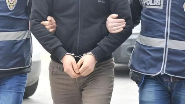Hükümlü eski polisler, işlemlerinin ardından cezaevine teslim edildi.
