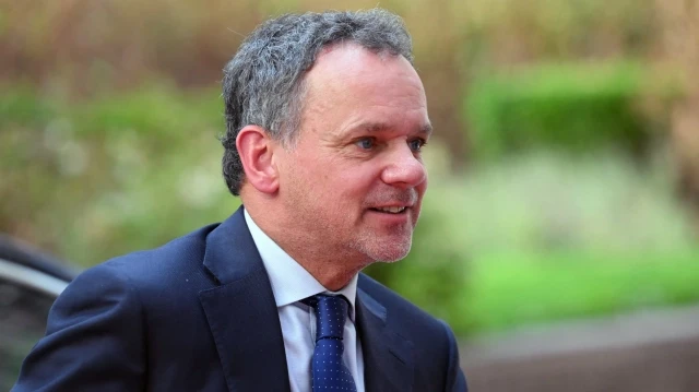 Le ministre néerlandais des Affaires étrangères, Caspar Veldkamp, arrive à Bruxelles le 14 juillet 2025 pour participer à la réunion ministérielle UE-Voisinage méridional. 