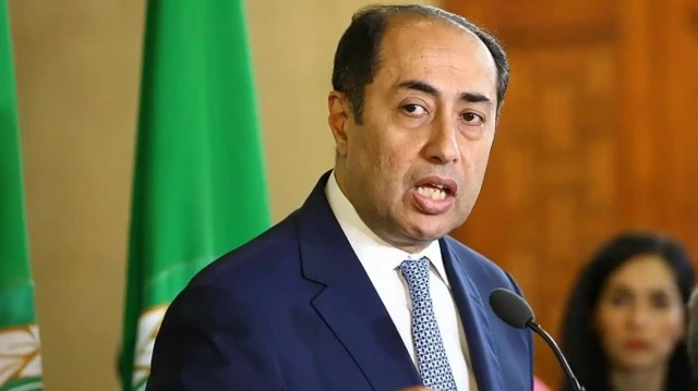 Arap Birliği yetkilisi Zeki, birliğin siyasi bir örgüt olarak askeri destek araçlarına sahip olmadığının altını çizdi, ancak ordunun yararına bölgesel ve uluslararası desteği harekete geçirmek için çabalarını sürdürdüğünü belirtti.