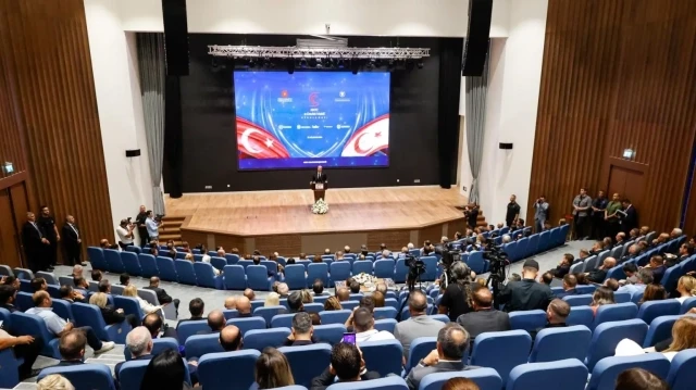  KKTC Cumhurbaşkanlığı'ndaki tanıtım programına katılan KKTC Cumhurbaşkanı Ersin Tatar, burada konuşma yaptı.