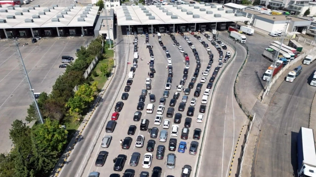 Avrupa'nın çeşitli ülkelerinde yaşayan ve tatillerini geçirmek üzere 22 Haziran'dan itibaren ana vatana gelen gurbetçilerin ülkelere dönüşleri sürüyor.