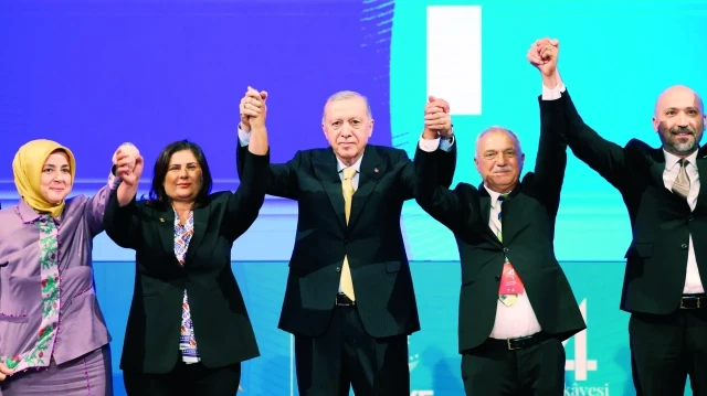 CHP’de üçü büyükşehir, dört il belediye başkanı ve beş milletvekili istifa için 15 Eylül’de görülecek şaibeli kurultay davasının sonucunu bekliyor.