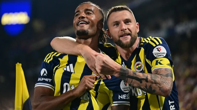 Fenerbahçeli futbolcuların gol sevinci.