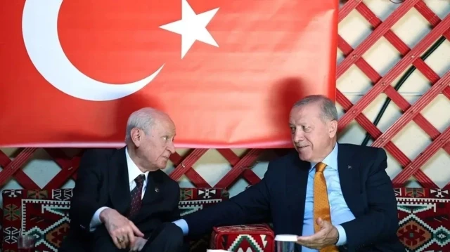 Cumhurbaşkanı Erdoğan, Ahlat'ta MHP Genel Başkanı Bahçeli'yi, ziyaret etti