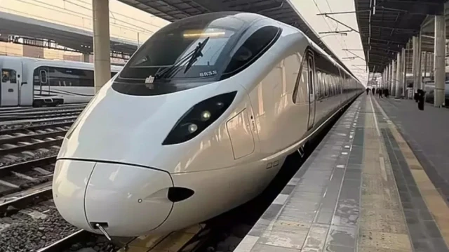 بُلٹ ٹرین 1215 کلومیٹر طویل راستے پر کراچی اور لاہور کے درمیان چلے گی