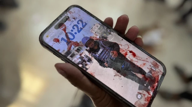 L’armée israélienne a mené des attaues contre des journalistes et des travailleurs de la santé, à l'hopital Al NAssr, le 25 août 2025.