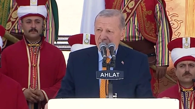Cumhurbaşkanı Erdoğan Ahlat'ta: Buradaki eserler tarihimizin şahididir
