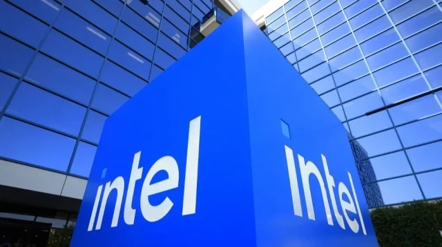 Washington investit plus de 11 milliards de dollars dans Intel, sans droit de vote ni siège au conseil, pour contrer la domination asiatique des semi-conducteurs.