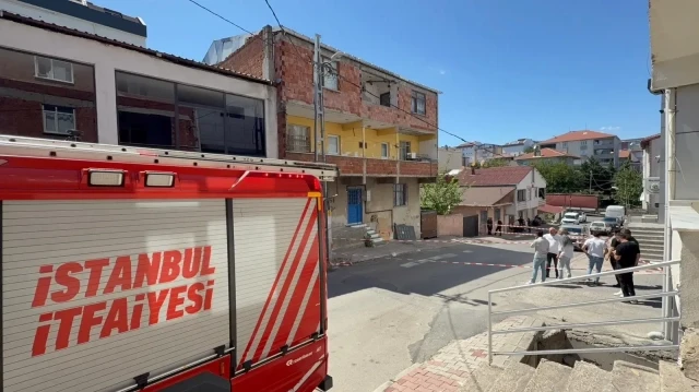 İstanbul'da çökme riski bulunan 3 katlı bina tahliye edildi