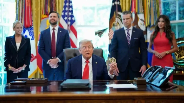 Le président américain Donald Trump dans le bureau ovale de la maison blanche, le 25 août 2025.