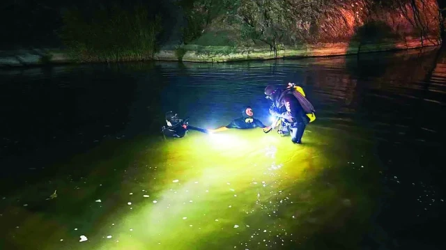 Emet Çayı'na düşen kızını kurtarmak isteyen baba boğuldu.
