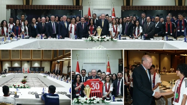 Cumhurbaşkanı Erdoğan Beştepe'de Yüksekovaspor Kadın Futbol Takımı'nı kabul etti