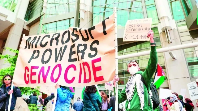 Microsoft’un ABD’deki genel merkezinde, şirketin İsrail ordusuyla iş birliği yaptığı gerekçesiyle protesto düzenlendi.
