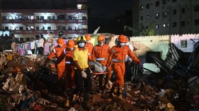 Un drame meurtrier frappe l’ouest de l’Inde avec l’effondrement d’un bâtiment de quatre étages, faisant 15 morts et plusieurs blessés.
