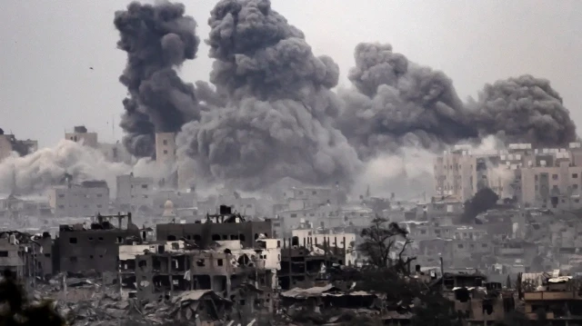 جيش الاحتلال الإسرائيلي يقتل 20 فلسطينيين باستهداف مناطق في غزة الخميس