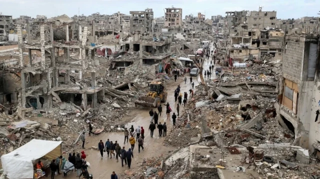 موظف "أونروا" هجره الاحتلال الإسرائيلي بغزة: أنزح للمرة 19 منذ بدء الحرب