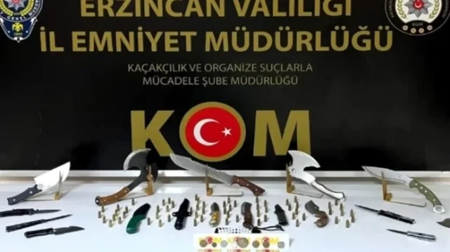 Tarihi eser niteliğinde bıçaklar ve fişekler ele geçirildi
