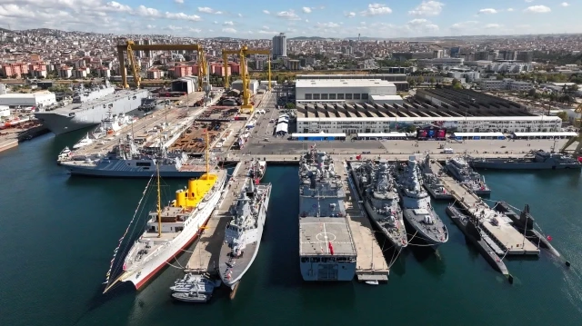 "TEKNOFEST-Patrie Bleue", qui reflète la vision du mouvement technologique national sur les mers et qui est organisé dans le cadre de TEKNOFEST 2025, a ouvert ses portes.