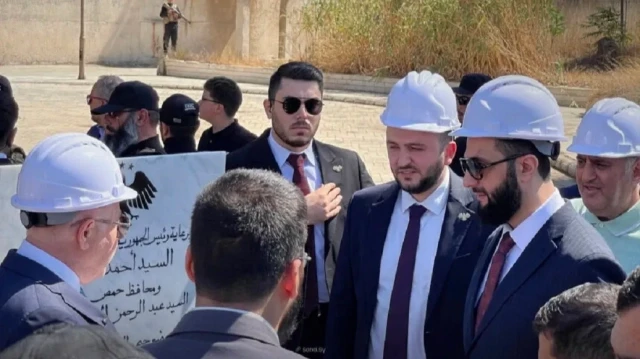 إشارة لبدء الإعمار.. الشرع يضع حجر الأساس لمشاريع تنموية في حمص