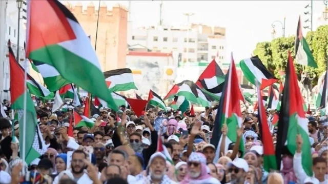 آلاف المغاربة يتظاهرون بمراكش وطنجة رفضا للإبادة والتجويع في غزة