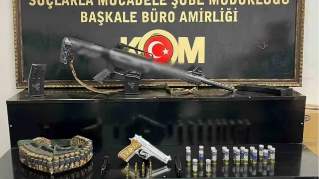 Tefecilerden ele geçirilenler.