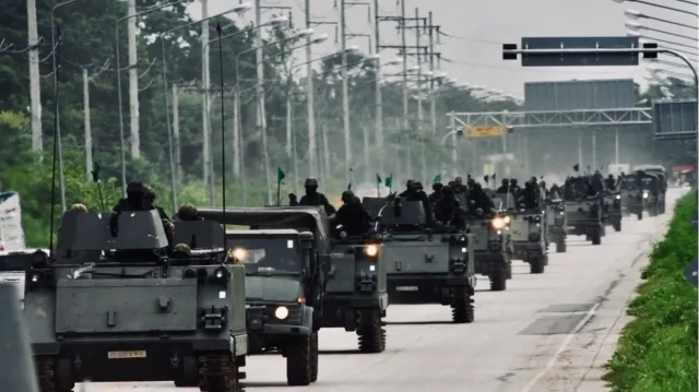 L’armée thaïlandaise a instauré la loi martiale à Ban Nong Chan, près de la frontière avec le Cambodge, en invoquant des intrusions illégales et des troubles à l’ordre public.