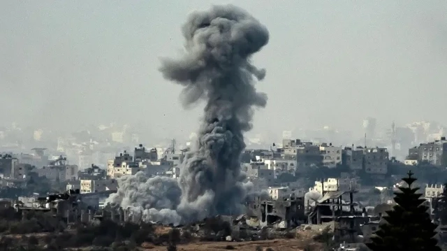 بالتجويع وتكثيف النيران.. قوات الاحتلال تضيق الخناق على مدينة غزة