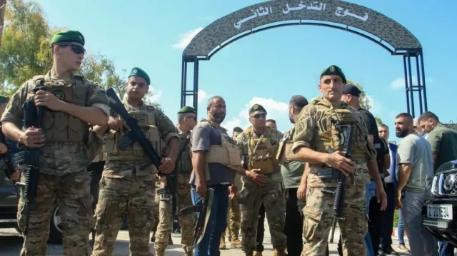 تسليم الدفعة الثالثة من سلاح المخيمات الفلسطينية في لبنان