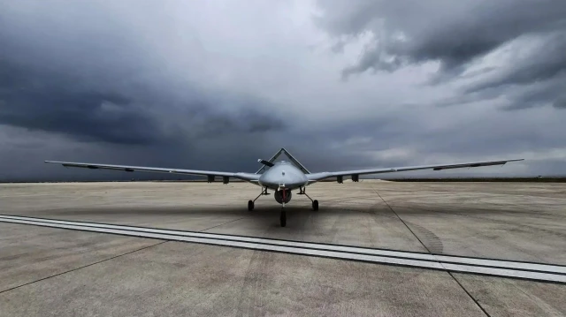 Tokyo veut accélérer son réarmement face aux tensions régionales, avec un intérêt particulier pour les drones turcs de Baykar.