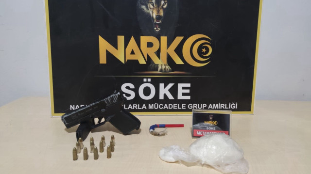 Aramalarda 245 gram sentetik uyuşturucu, 1 ruhsatsız tabanca, 12 fişek ele geçirildi.