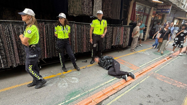 Gözaltına alınan şüpheli polis merkezine götürüldü.