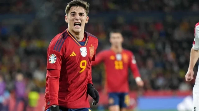 Gavi, İspanya Milli Takımı formasıyla 28 maça çıktı ve 5 gol kaydetti.
