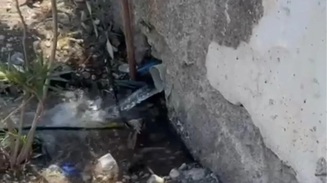 Havuzda meydana gelen bir arıza nedeniyle suyun denize aktığını ifade edildi.