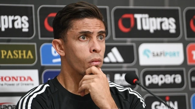 UEFA Konferans Ligi play-off turu rövanşında yarın sahasında Lausanne ile karşılaşacak Beşiktaş'ta oyuncu Gabriel Paulista, BJK Nevzat Demir Tesisleri'nde düzenlenen basın toplantısında açıklamalarda bulundu.

