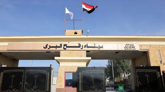 إعلام مصري: وفد أمريكي يصل مطار العريش تمهيدا لزيارة معبر رفح