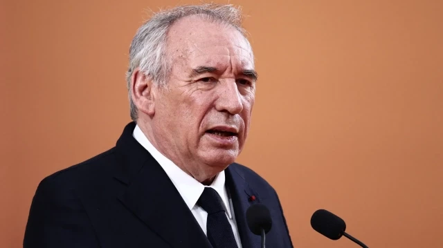 Le Premier ministre français François Bayrou prononce un discours lors de la réunion La REF 2025 des entrepreneurs français au stade Roland-Garros à Paris, le 28 août 2025.