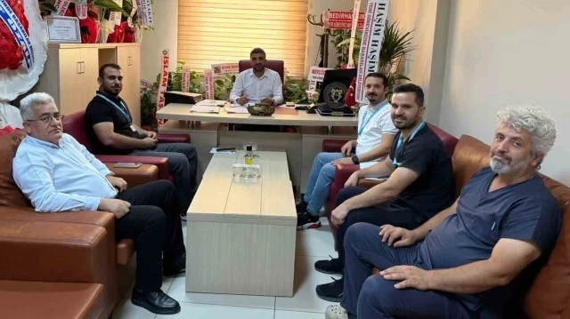 SAĞLIK-SEN SİLOPİ İLÇE DEVLET HASTANESİ İŞ YERİ YÖNETİMİ VE SENDİKA ÜYELERİNDEN OLUŞAN HEYET, SİLOPİ DEVLET HASTANESİ İDARİ VE MALİ İŞLER MÜDÜRLÜĞÜNE ATANAN FIRAT KARAHAN'I MAKAMINDA ZİYARET ETTİ.