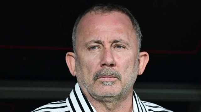 Sergen Yalçın, Beşiktaş'ın başında ilk maçına Alanyaspor deplasmanında çıktı.