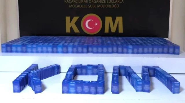 Erzincan'da düzenlenen kaçakçılık operasyonunda 2 şüpheli gözaltına alındı. Operasyonda 20 bin doldurulmuş makaron (filtreli sigara kağıdı) ele geçirildi.