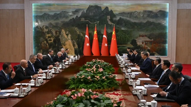 الرئيس أردوغان يلتقي نظيره الصيني في تيانجين