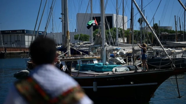 Des milliers de personnes se sont rassemblées à Barcelone, en Espagne, qui accueille la plus grande flotte de solidarité maritime jamais organisée par des organisations non gouvernementales (ONG) internationales à destination de Gaza, pour lancer le message "Arrêtez le génocide israélien à Gaza". De nombreuses manifestations ont été organisées dans le centre-ville pour saluer le départ des bateaux qui quitteront Barcelone demain à destination de Gaza.